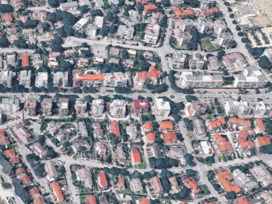 Immagine 10 di Garage in vendita  in  Viale Marziale  a Ravenna