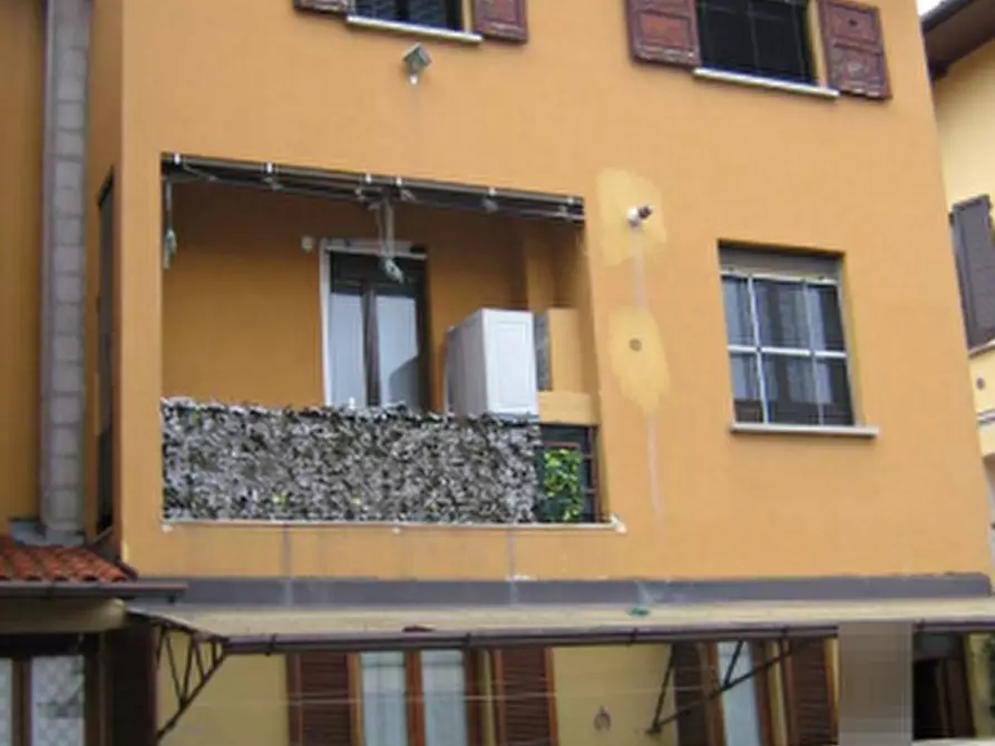 Immagine 1 di Appartamento in vendita  in  Via Brugora a Erba