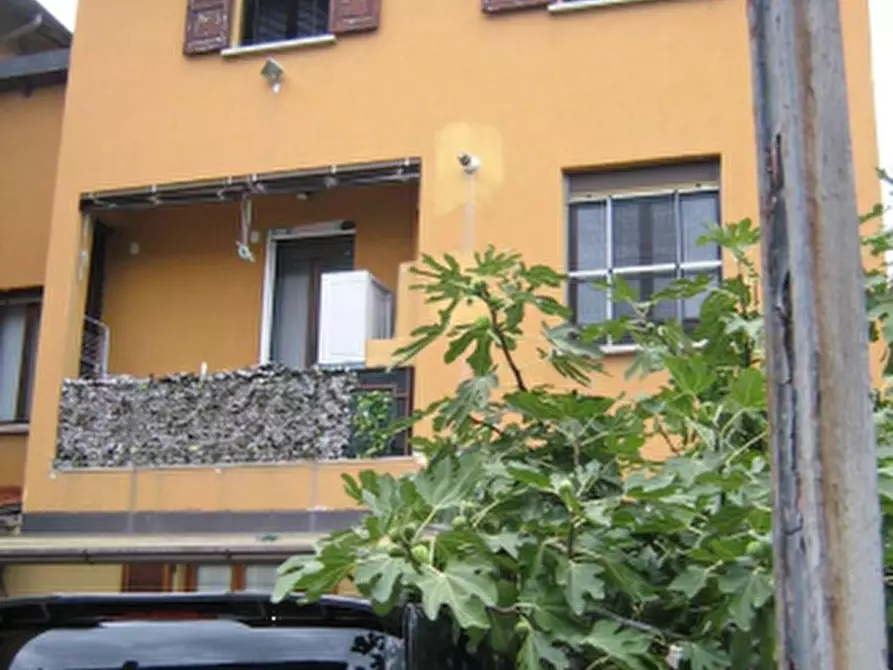 Immagine 2 di Appartamento in vendita  in  Via Brugora a Erba