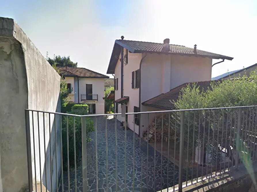 Immagine 7 di Appartamento in vendita  in  Via Brugora a Erba