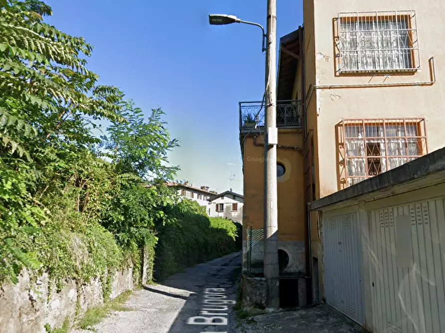 Immagine 9 di Appartamento in vendita  in  Via Brugora a Erba