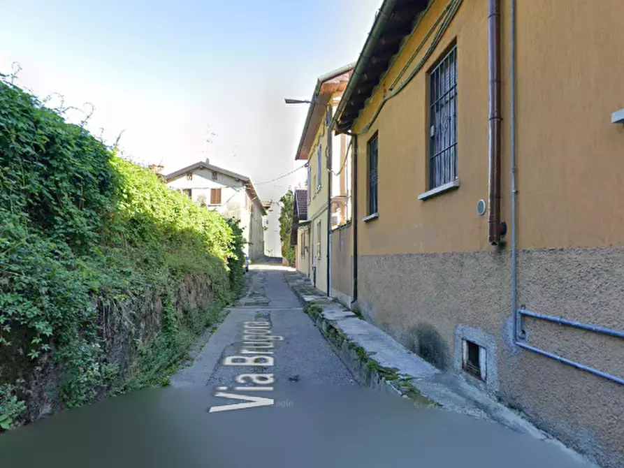 Immagine 8 di Appartamento in vendita  in  Via Brugora a Erba