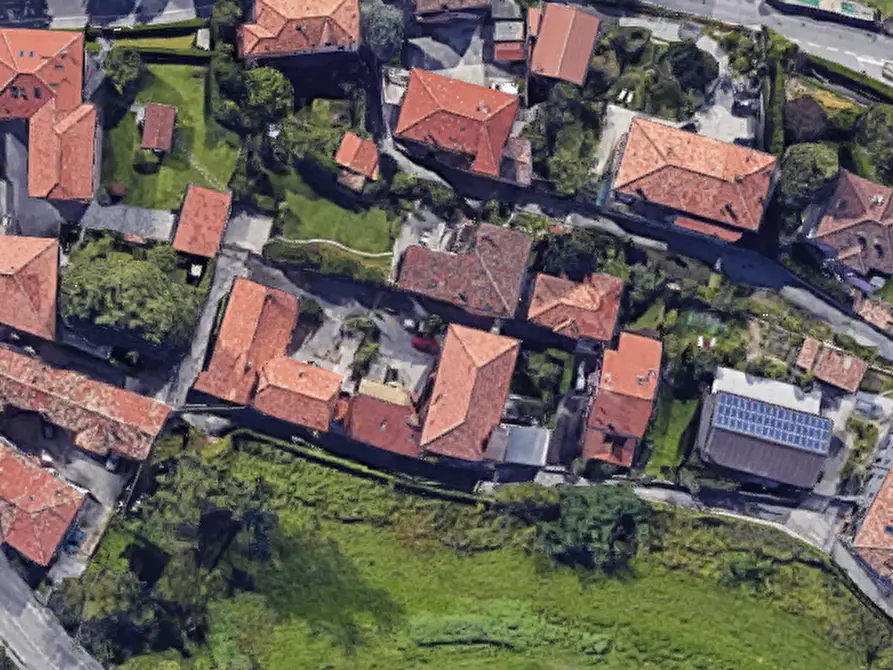 Immagine 14 di Appartamento in vendita  in  Via Brugora a Erba