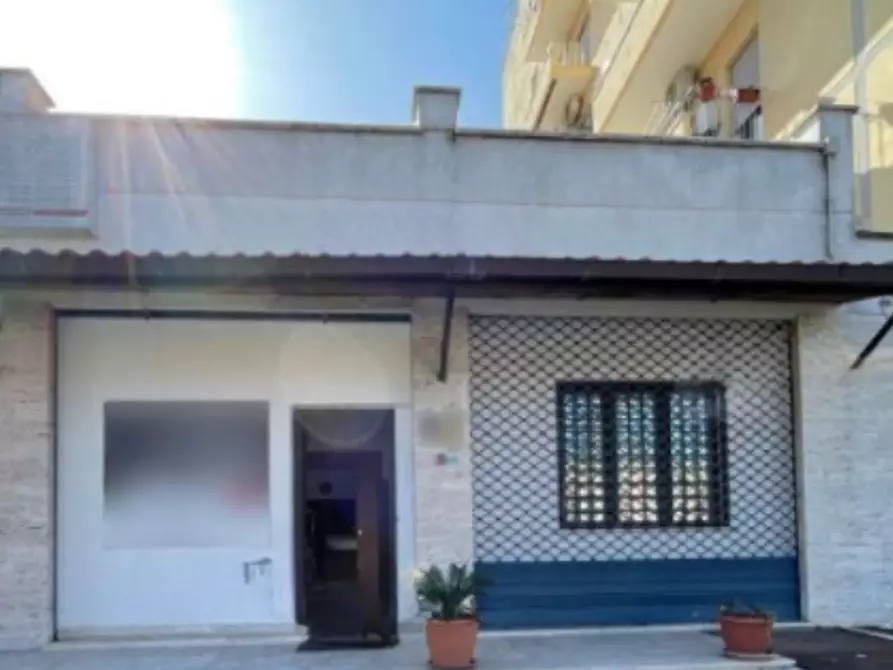 Immagine 4 di Negozio in vendita  in Via Edoardo Scarfoglio a Roma