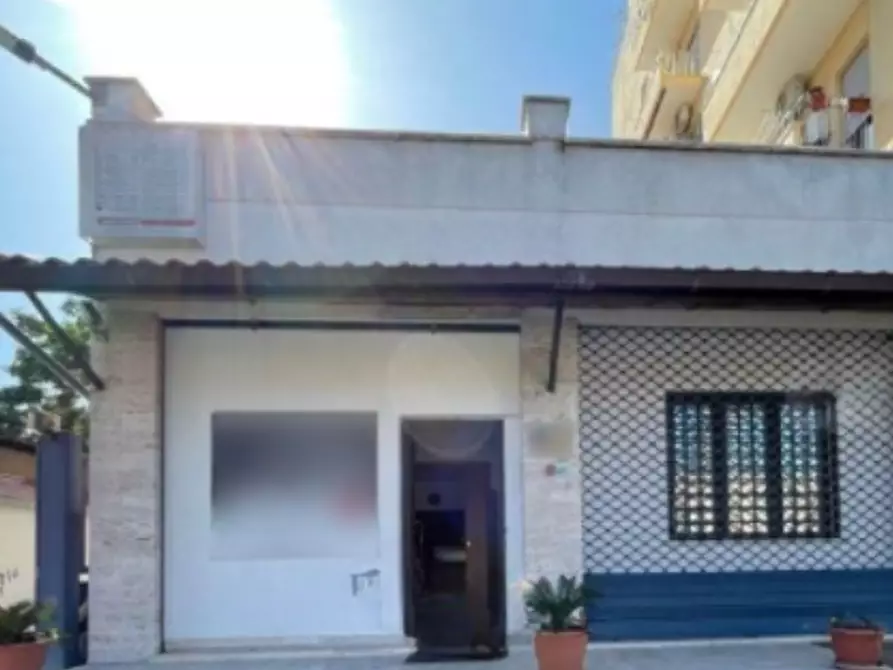 Immagine 5 di Negozio in vendita  in Via Edoardo Scarfoglio a Roma