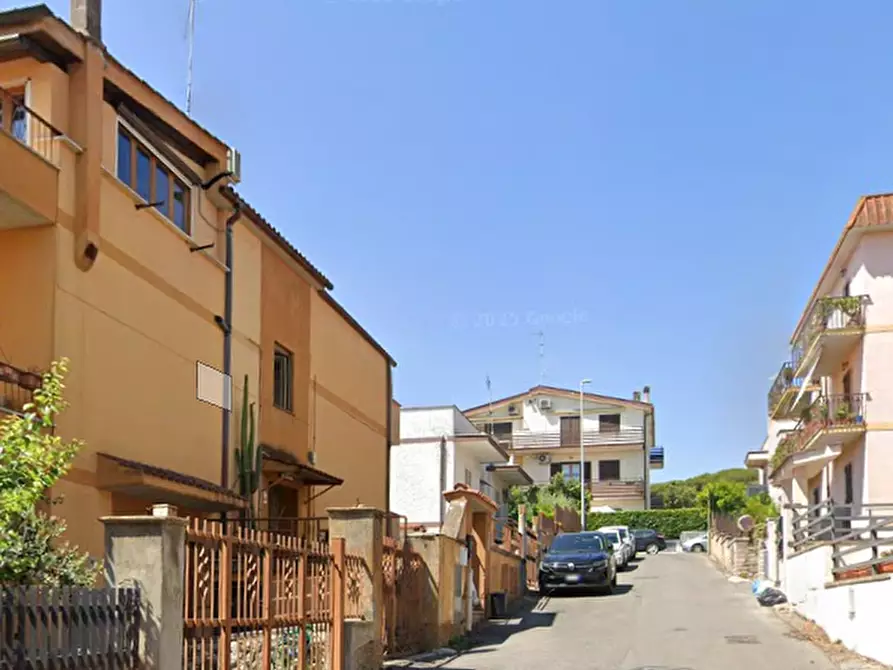 Immagine 3 di Appartamento in vendita  in Via Casatenovo  a Roma