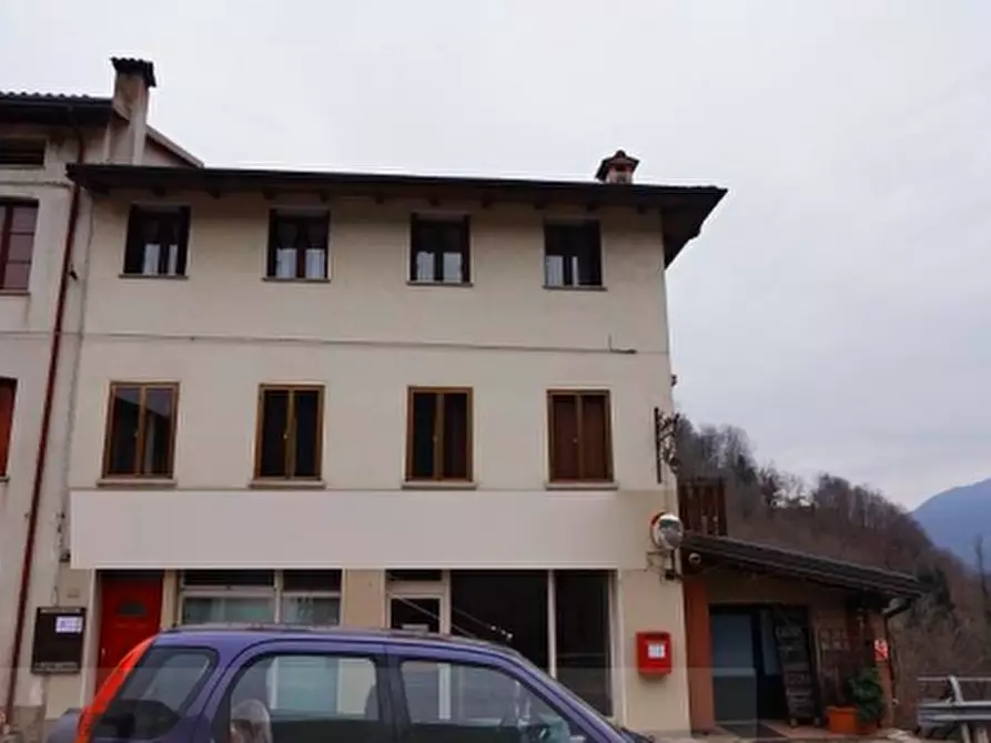 Immagine 2 di Porzione di casa in vendita  in Via Gisbenti a Valli Del Pasubio