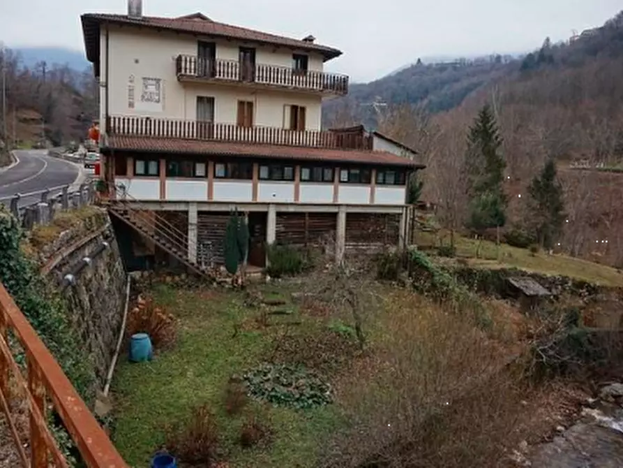 Immagine 3 di Porzione di casa in vendita  in Via Gisbenti a Valli Del Pasubio