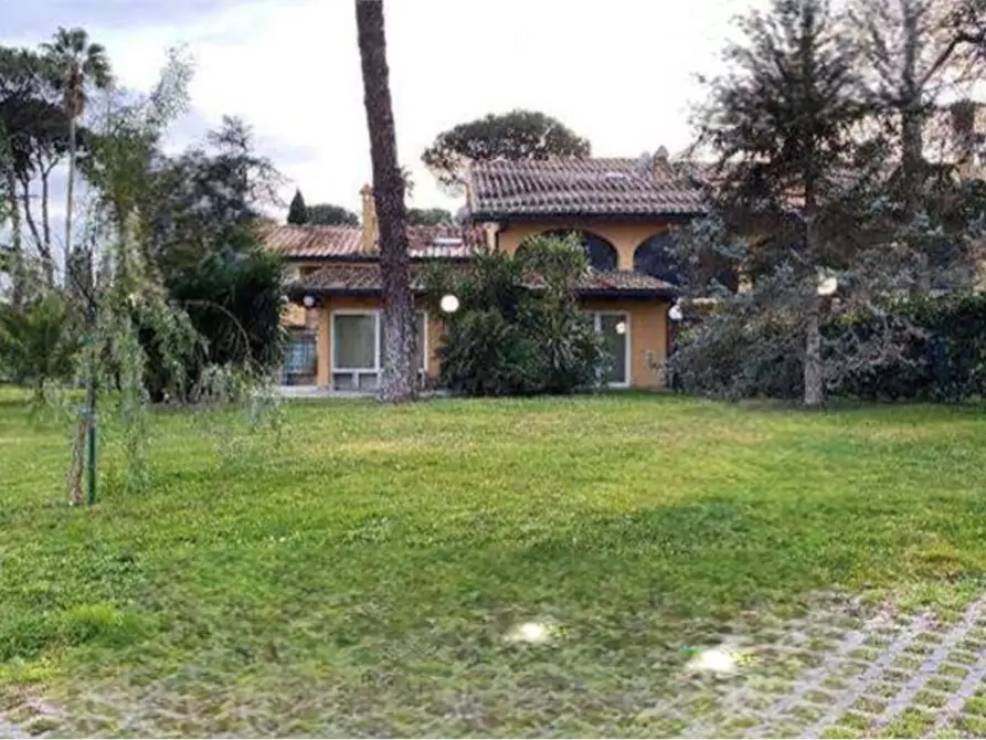 Immagine 1 di Villa in vendita  in Via Casali delle Cornacchiole a Roma