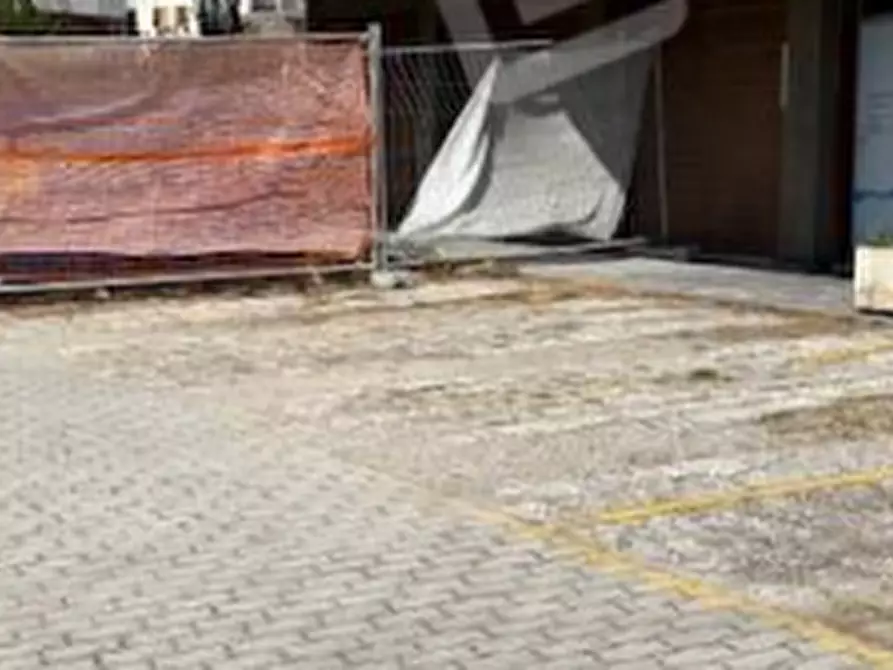 Immagine 1 di Posto auto in vendita  in Viale Leonardo da Vinci  a Ravenna