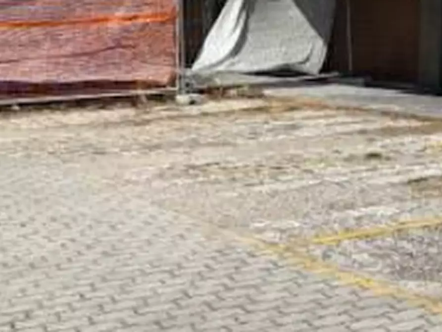 Immagine 1 di Posto auto in vendita  in Viale Leonardo da Vinci  a Ravenna