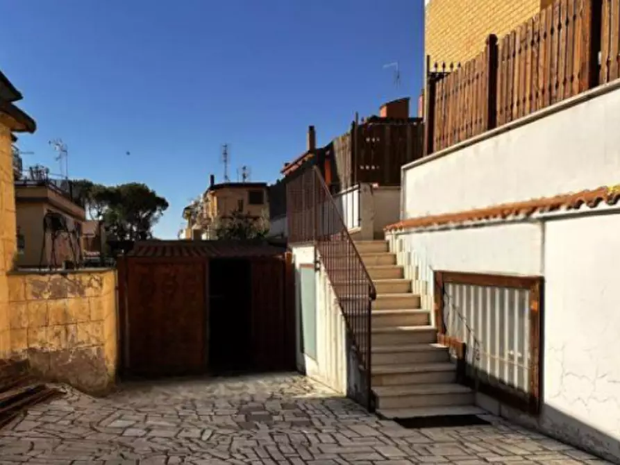 Immagine 2 di Appartamento in vendita  in Via Nociglia a Roma