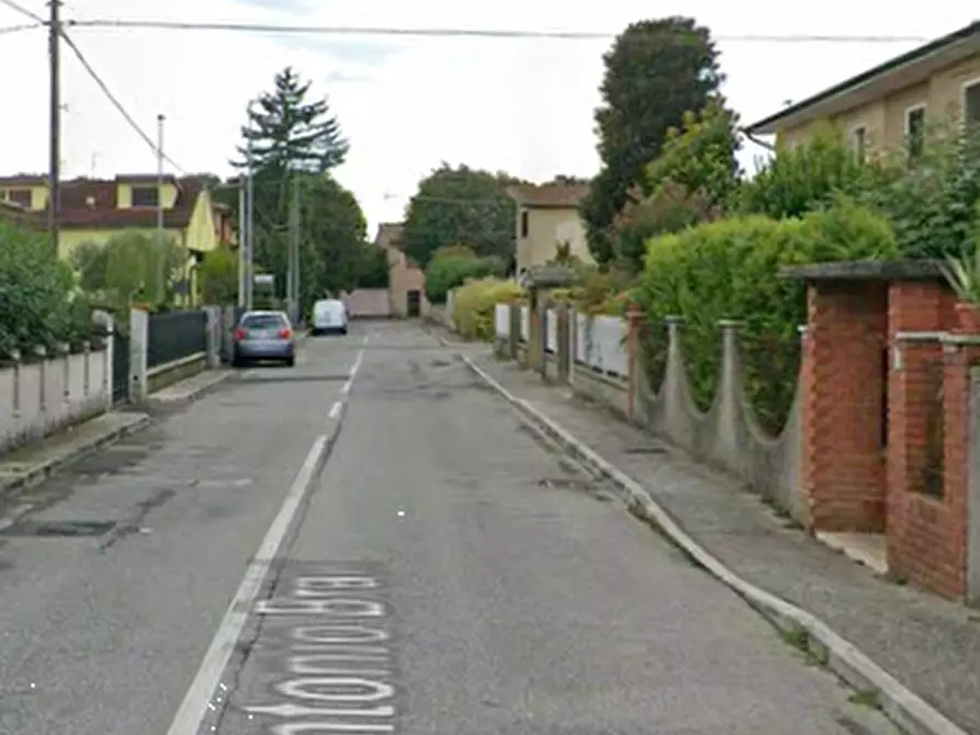 Immagine 9 di Villa in vendita  in Via Bravi a Leno