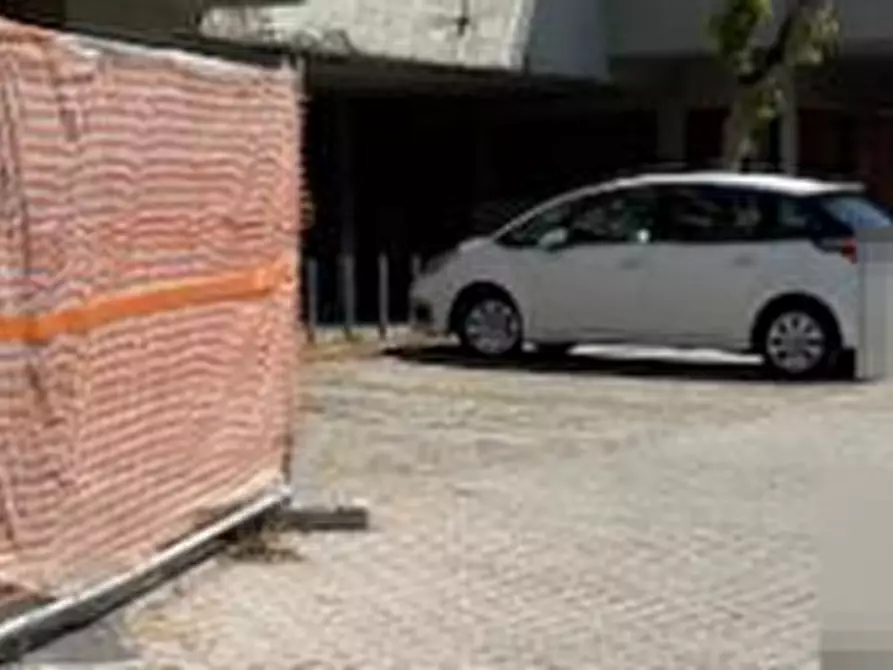 Immagine 3 di Posto auto in vendita  in  Viale Leonardo da Vinci  a Ravenna