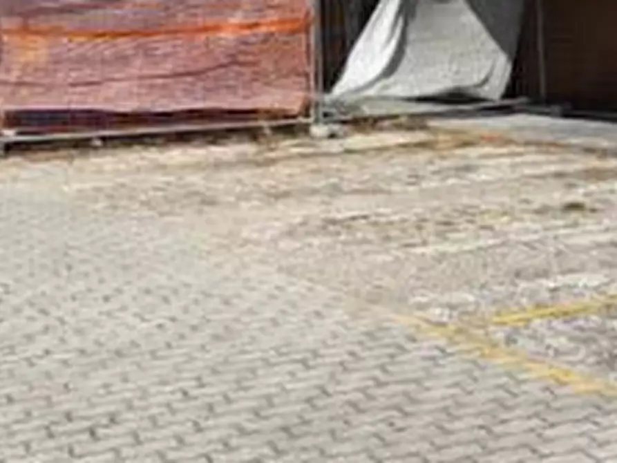 Immagine 4 di Posto auto in vendita  in  Viale Leonardo da Vinci  a Ravenna