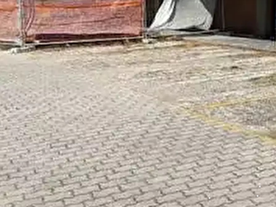 Immagine 7 di Posto auto in vendita  in  Viale Leonardo da Vinci  a Ravenna