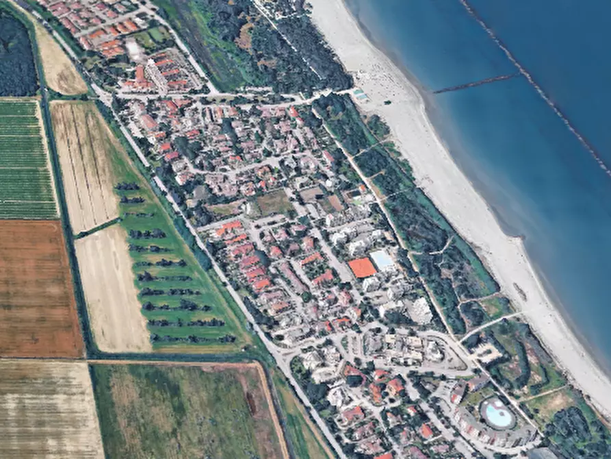 Immagine 10 di Posto auto in vendita  in  Viale Leonardo da Vinci  a Ravenna