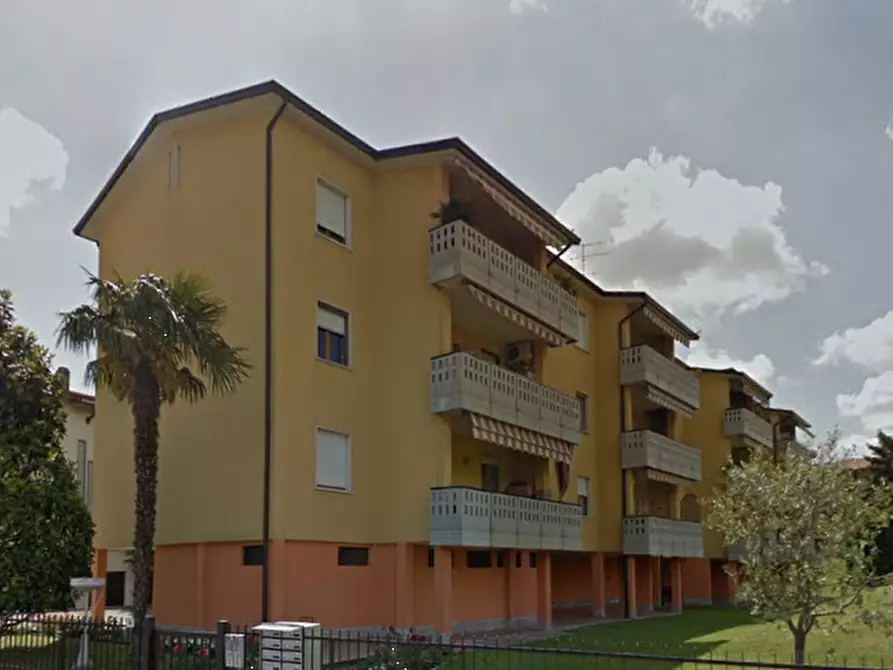 Immagine 8 di Appartamento in vendita  in Via Palmiro Togliatti a Desenzano Del Garda