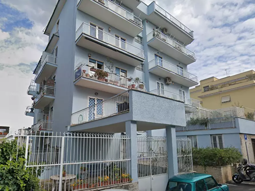 Immagine 2 di Appartamento in vendita  in Via delle Alpi Apuane a Roma