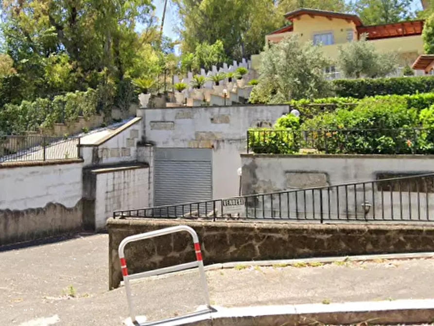 Immagine 1 di Garage in vendita  in Via Alberese a Roma