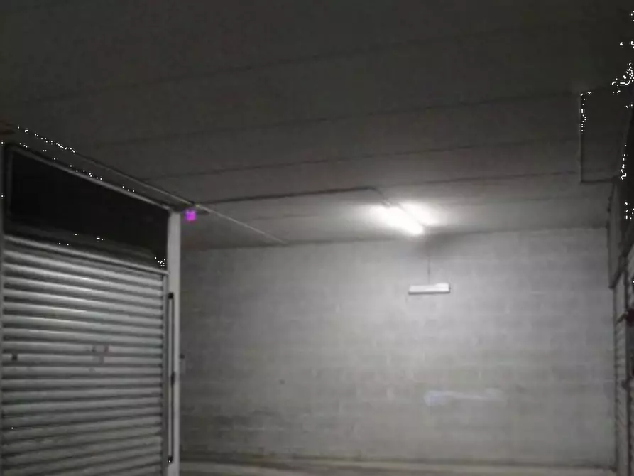 Immagine 2 di Garage in vendita  in Via Alberese  a Roma