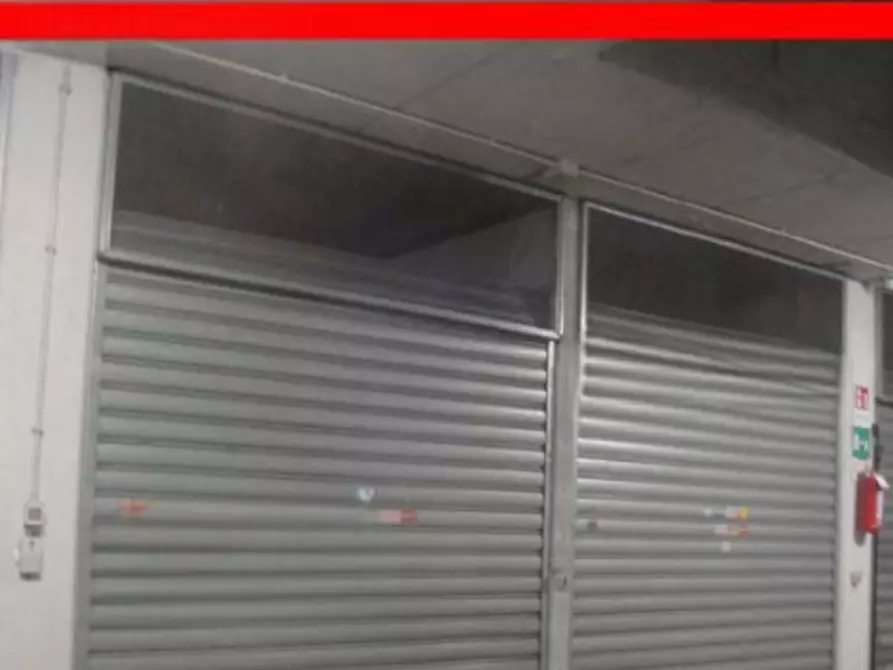 Immagine 3 di Garage in vendita  in Via Alberese  a Roma
