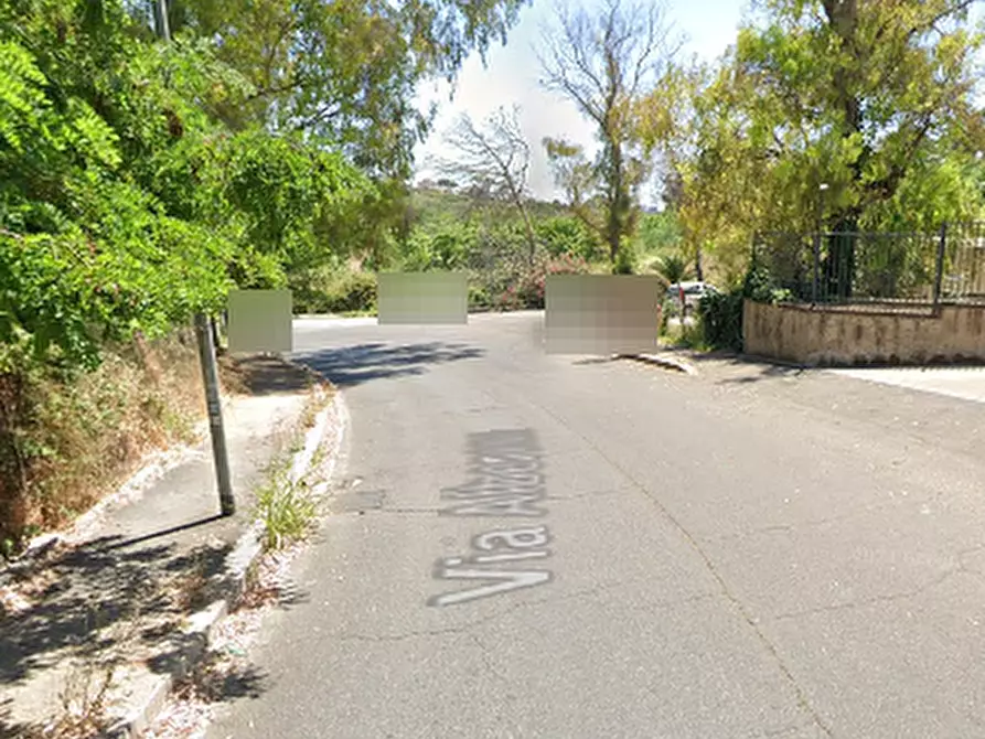 Immagine 11 di Garage in vendita  in Via Alberese  a Roma