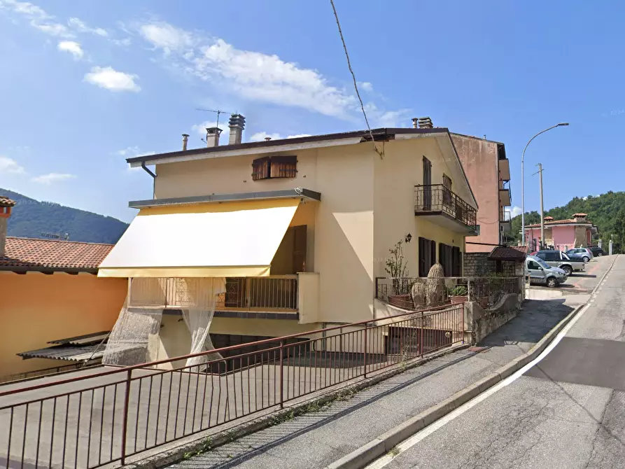 Immagine 4 di Appartamento in vendita  in Via Valmezzana a Lumezzane