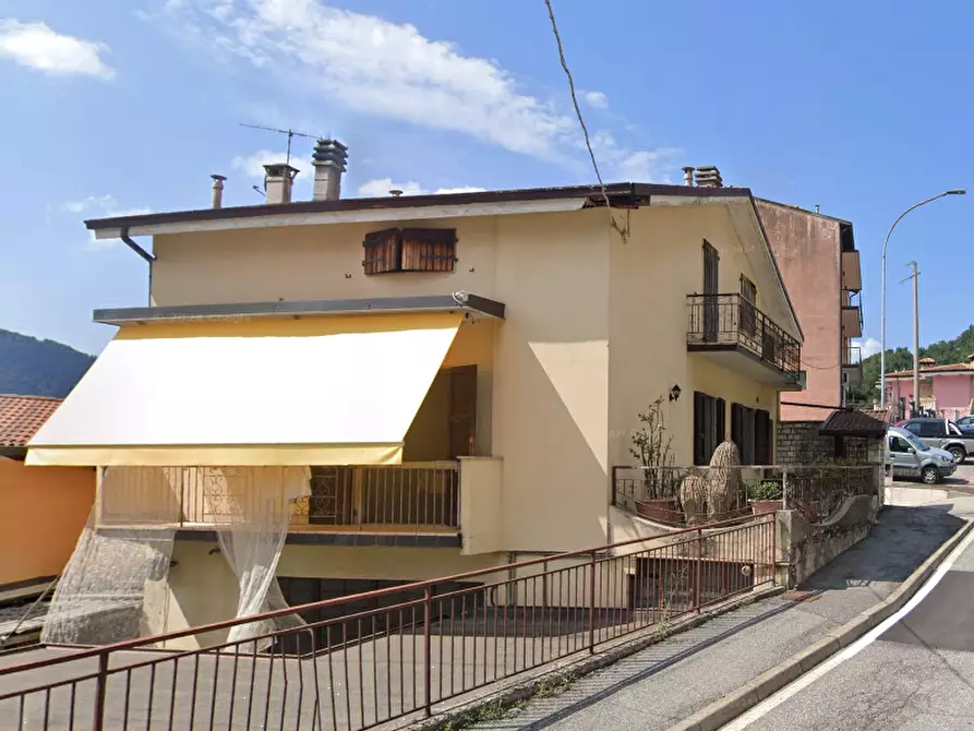 Immagine 5 di Appartamento in vendita  in Via Valmezzana a Lumezzane