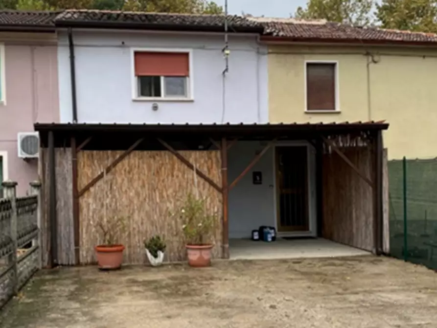 Immagine 1 di Villa in vendita  in Stradello Campestre a Villimpenta