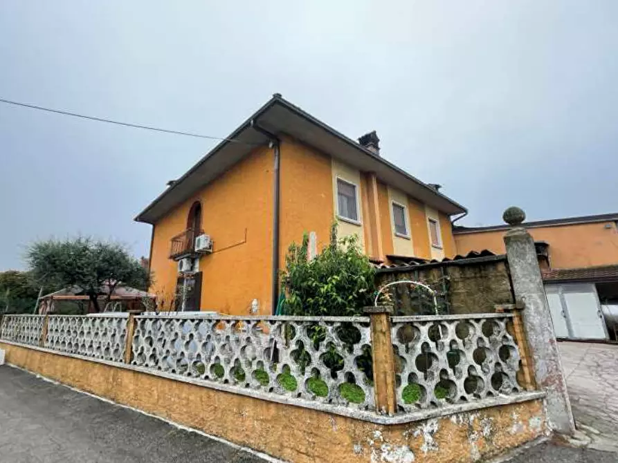 Immagine 1 di Casa indipendente in vendita  in Via Ciro Chistoni a Casalromano