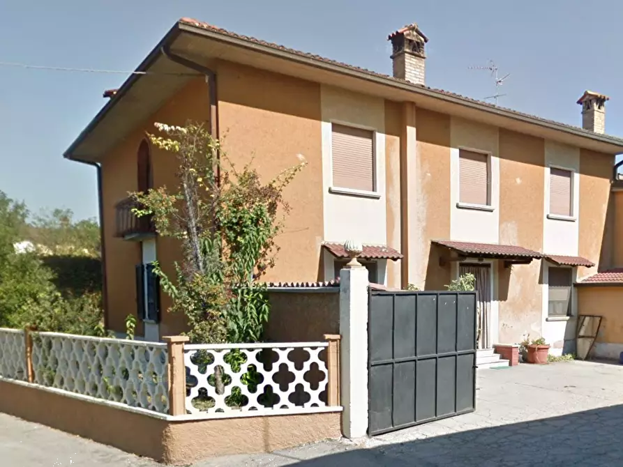 Immagine 5 di Casa indipendente in vendita  in Via Ciro Chistoni a Casalromano