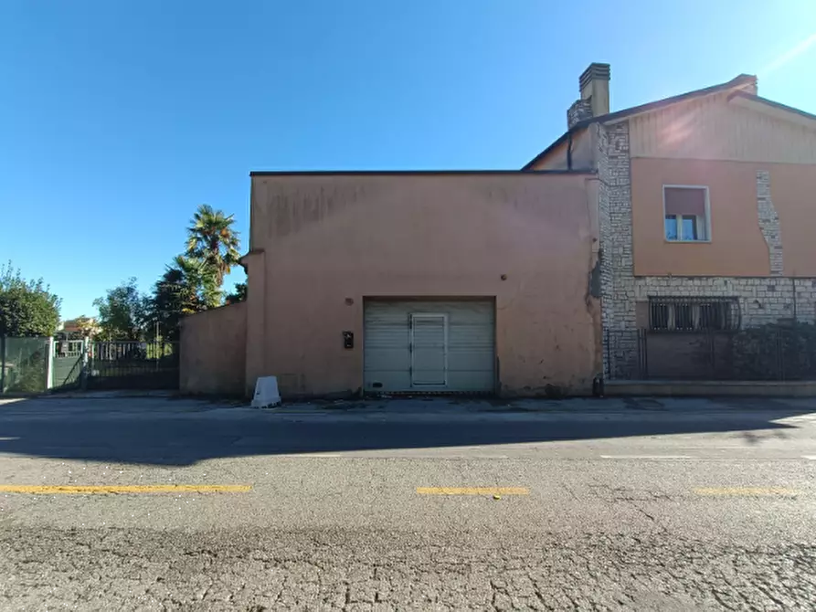 Immagine 1 di Magazzino in vendita  in Via Oroboni a Rovigo
