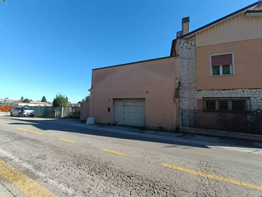 Immagine 2 di Magazzino in vendita  in Via Oroboni a Rovigo