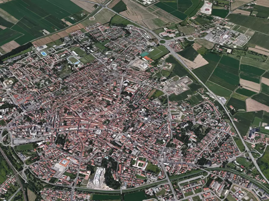 Immagine 10 di Magazzino in vendita  in Via Oroboni a Rovigo