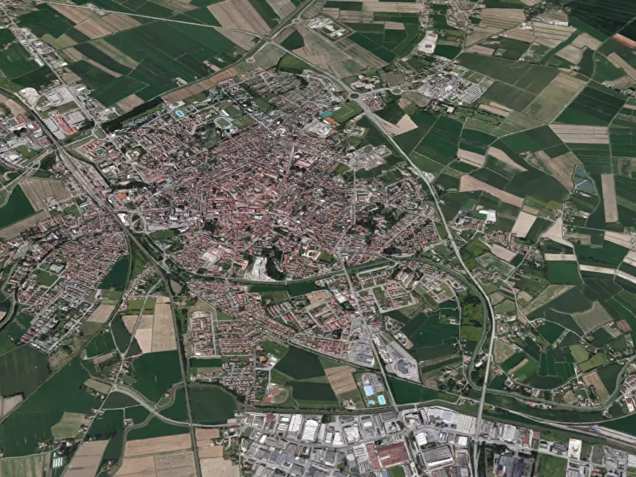 Immagine 11 di Magazzino in vendita  in Via Oroboni a Rovigo