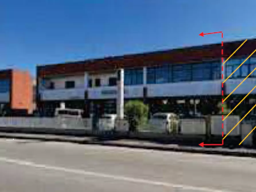 Immagine 1 di Laboratorio in vendita  in Via A. Brustolon a Abano Terme