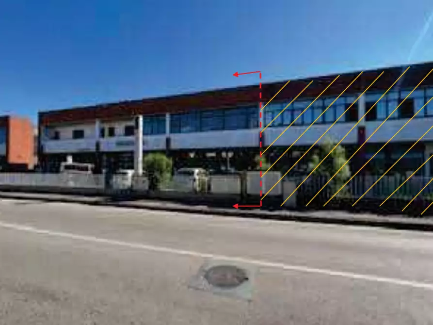 Immagine 2 di Laboratorio in vendita  in Via A. Brustolon a Abano Terme