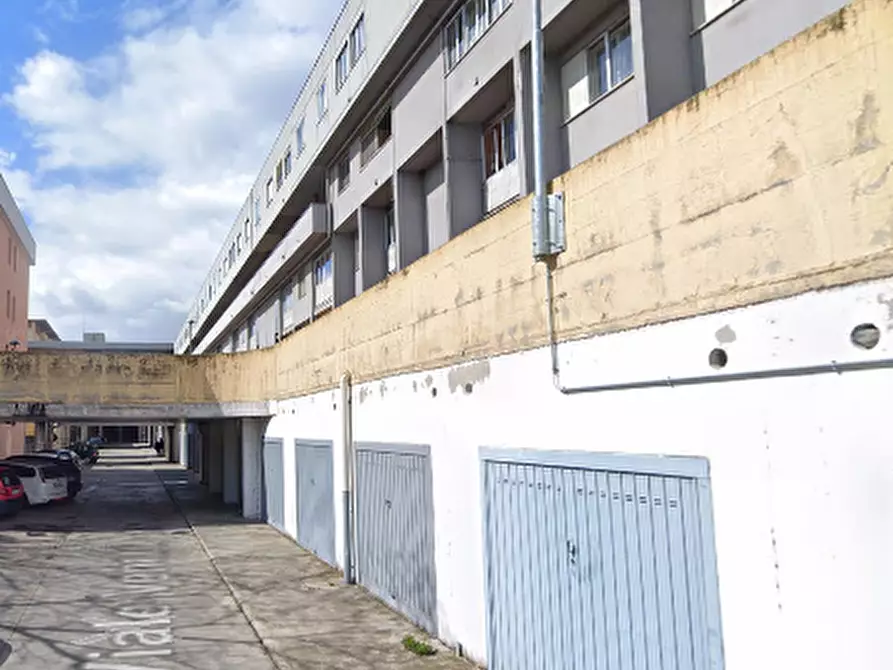 Immagine 6 di Negozio in vendita  in Viale Veneto a Mantova