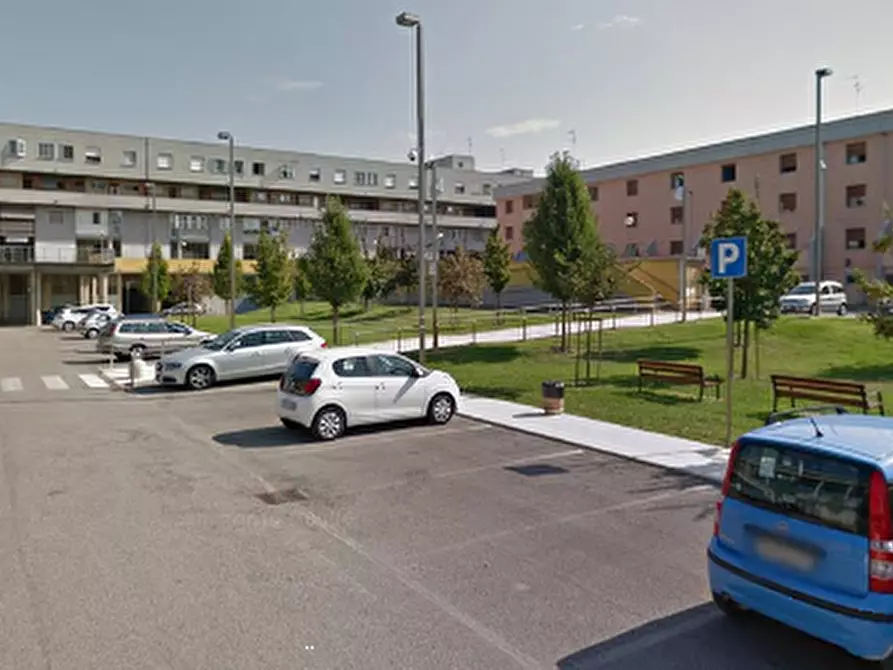 Immagine 8 di Negozio in vendita  in Viale Veneto a Mantova