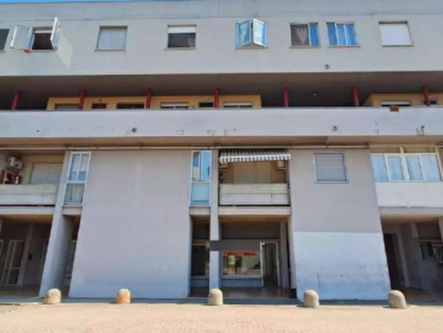 Immagine 1 di Negozio in vendita  in Viale Veneto a Mantova