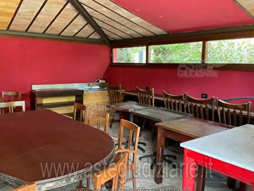 Immagine 8 di Negozio in vendita  in Strada Dosso del Corso  a Mantova