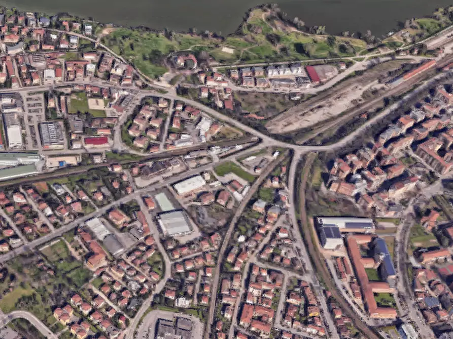 Immagine 12 di Negozio in vendita  in Strada Dosso del Corso  a Mantova