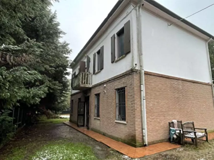 Immagine 1 di Villa in vendita  in Via Padusa a Poggio Renatico