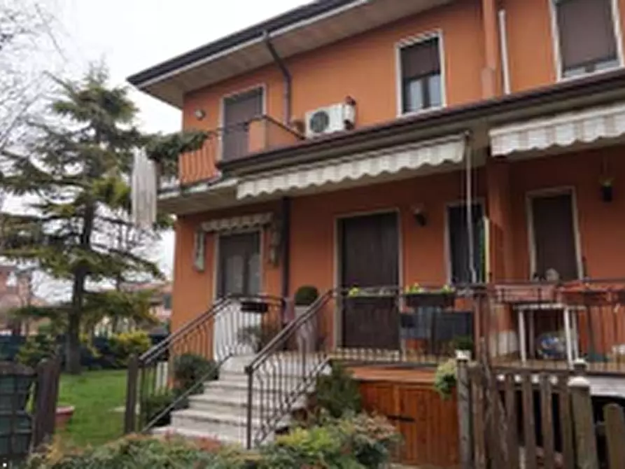 Immagine 6 di Appartamento in vendita  in Via Ungaretti a Curtatone