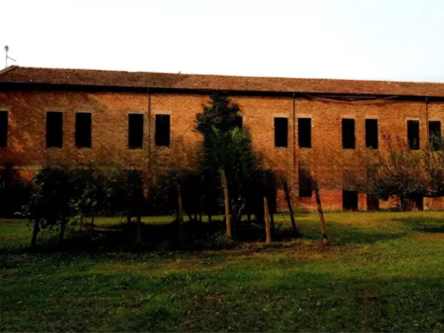 Immagine 1 di Magazzino in vendita  in Via XXVIII Aprile a Vescovana