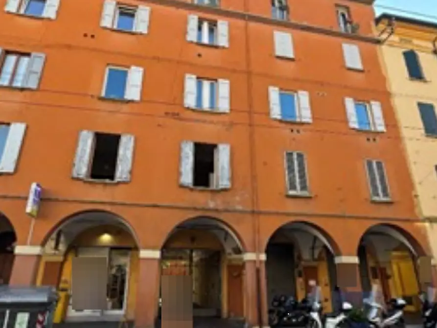 Immagine 3 di Negozio in vendita  in Via Mazzini  a Bologna