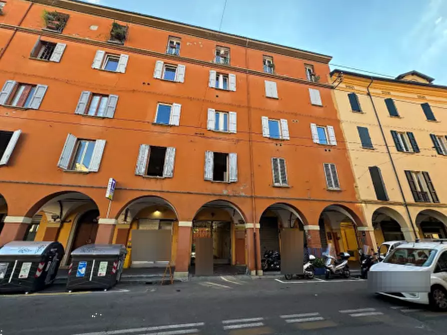 Immagine 1 di Negozio in vendita  in Via Mazzini  a Bologna