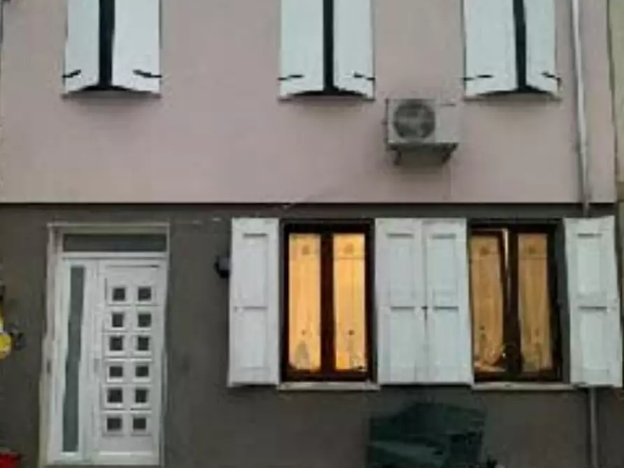 Immagine 1 di Porzione di casa in vendita  in Via Pangona a Viadana