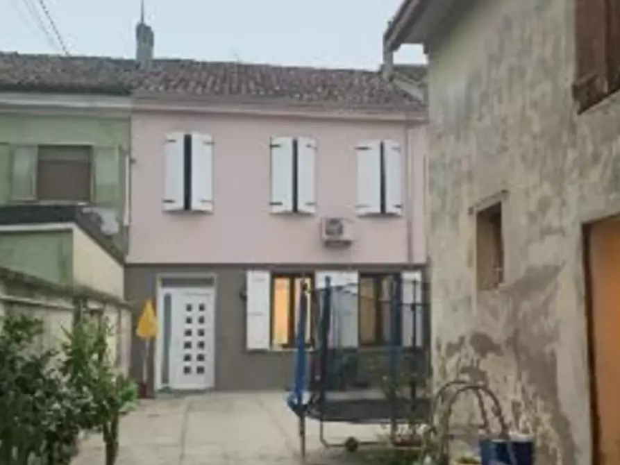 Immagine 6 di Porzione di casa in vendita  in Via Pangona a Viadana